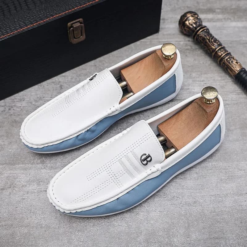 Scarpe basse da uomo nuove Scarpe casual alla moda con fagioli bianchi Slip on Mocassino con suola morbida Scarpe da guida da passeggio leggere da uomo 2024