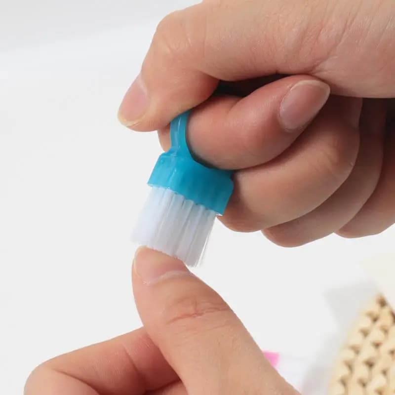 Mini Spazzole per Polvere di Unghie 10 Pezzi, Design con Setole Morbide, Strumenti Multifunzionali per Manicure e Pulizia del Trucco