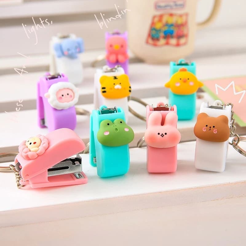 Cucitrice per studenti creativa color macaron da 2 pezzi con graffette n. 10 Comodo portachiavi pezzo appeso Mini cucitrice per cartoni animati carini