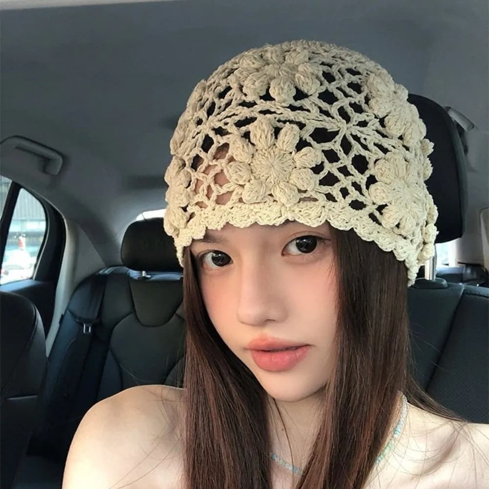 Korean Hat Made in Hand at Crochet with Flowers, Berretto Traforato Maglia, Cappellino Y2k Dolce per Esterno
