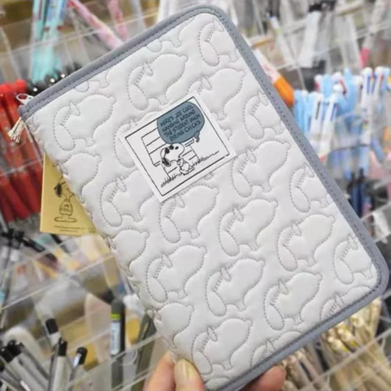 Nuovo Portapassaporto Grigio della Serie Anime Snoopy, Borsa Portaoggetti Multifunzionale con Stampa HD Creativa e Cartoni Animati