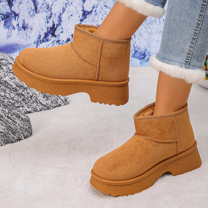 Stivali da neve con tacco spesso dal design alla moda da donna Slip On Stivali invernali caldi in peluche addensati Scarpe da donna in cotone antiscivolo impermeabili