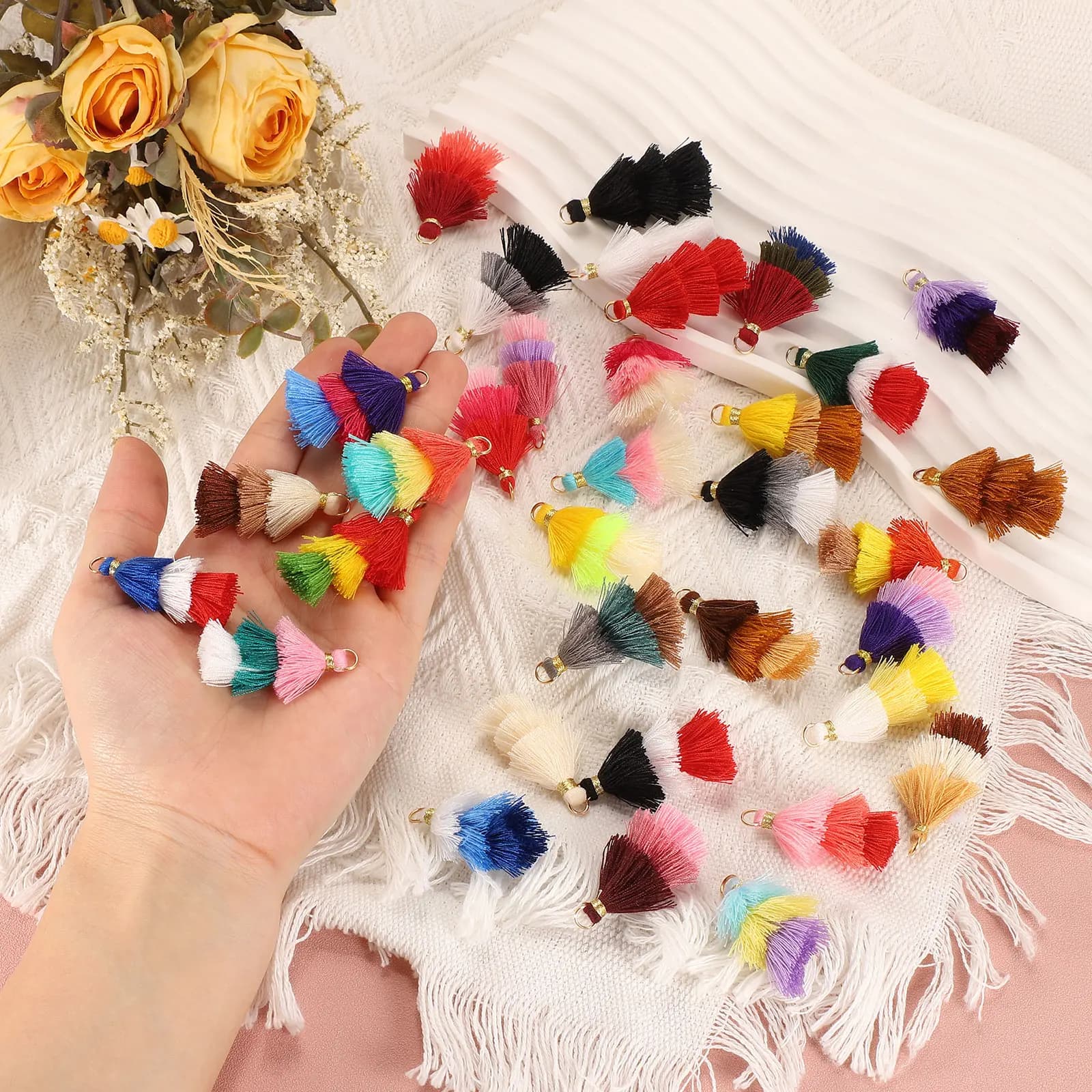 Uxcell 10 Pezzi Mini Nappe a Tre Strati da 1,6 Pollici, Ciondoli per Borsa, Portachiavi Bohemien, Nappe Fatte a Mano per Progetti Fai-da-te