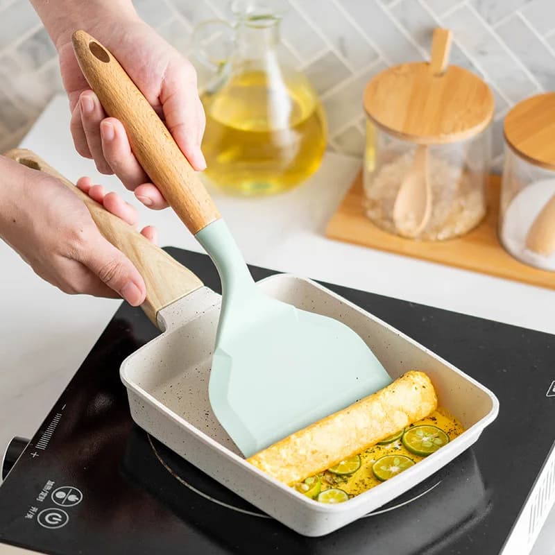 Pala in silicone con manico corto in legno, padella antiaderente, pala da cucina, piastra in ferro, pala per friggere a bocca larga per bistecche di pizza