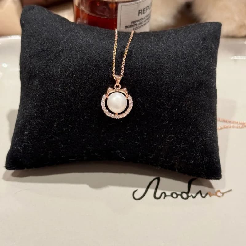 Collana di Perle Naturali di Lusso Leggero, Collana di Alta Gamma da Donna, Gioiello di Nicchia Elegante e Versatile con Gatto, per un Look alla Moda e di Carattere