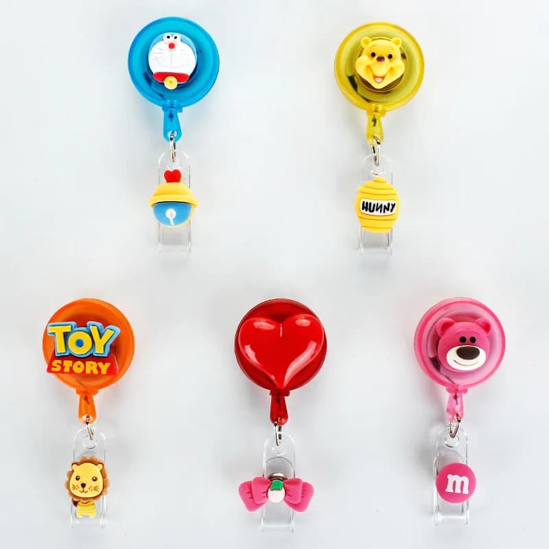 Cute Winnie the Pooh Lotso per porta carte d'identità Clip a levetta scalabile carta per dipendenti medico infermiere Chest Card studente Bus Card Holder