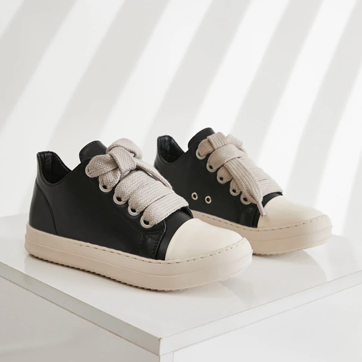 Men's coarse laces, casual low-cut flat bottom shoes, minimalist college style sports shoes