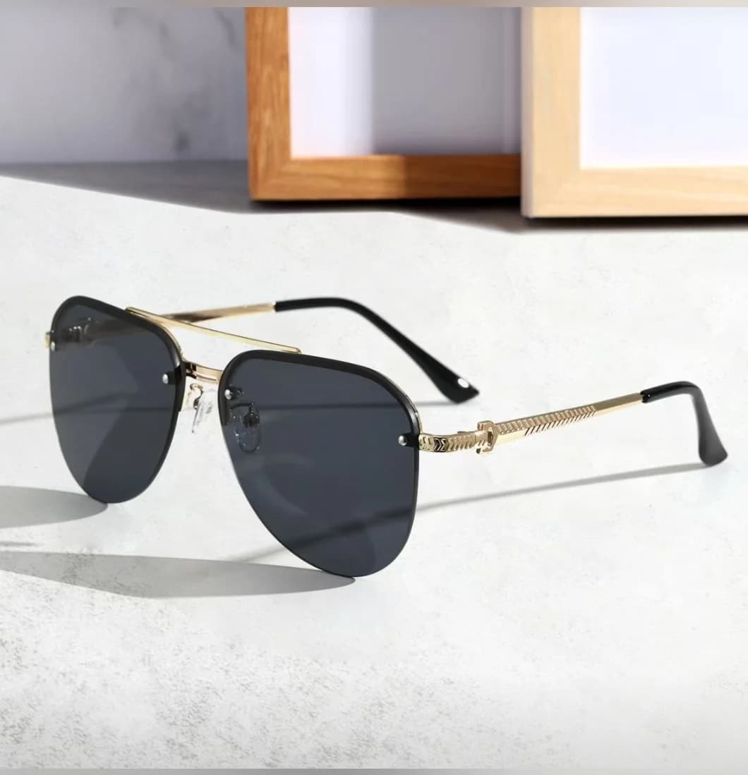 Occhiali da Sole di Lusso Senza Montatura con Doppio Ponte, Montatura in Metallo Dorato, Lenti Sfumate alla Moda
