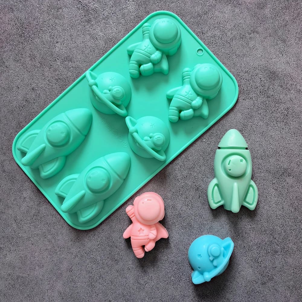 Stampo in silicone per torta biscotto al cioccolato a forma di razzo astronauta da 6 fori, utilizzato per cubetti di ghiaccio fai-da-te, torte mousse, teglie da forno