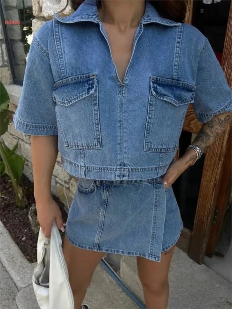 Completo da donna in denim a 2 pezzi, stile Y2K, top in jeans a maniche corte con risvolto + pantaloncini asimmetrici, streetwear