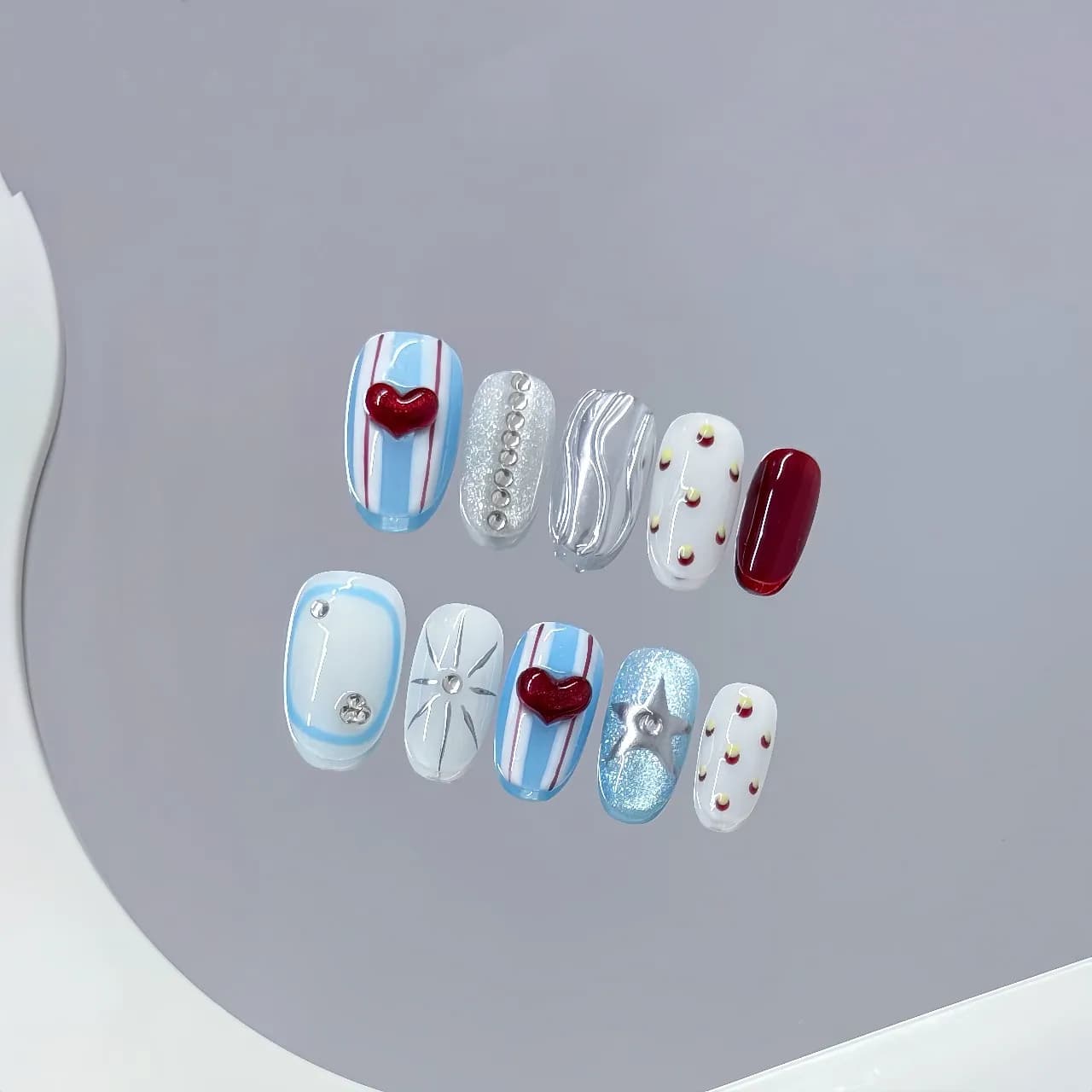 10 pz Fatti A Mano Blu Occhio di Gatto Presse sulle Unghie Ins Dolce Fresco 3D Cuore Rosso Design Unghie Finte Indossabili Breve Rotondo Punte Del Chiodo Finto