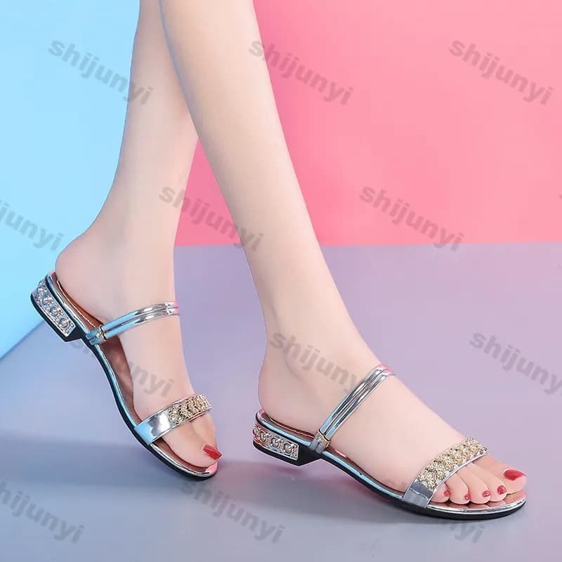 New summer fashion women's sandals elegant luxury women's slippers in crystal non-slip rivets with rhinestones low heels
