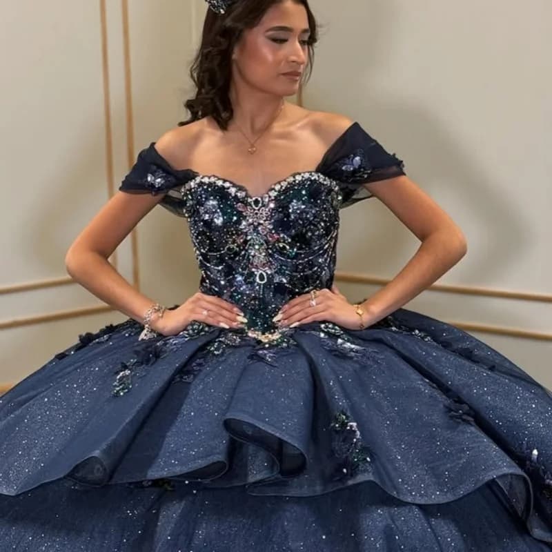 Abiti Quinceanera blu scuro lucidi personalizzati con spalle scoperte fiori con applicazioni di paillettes di cristallo Coda lunga Vestido 15 Quinceanera