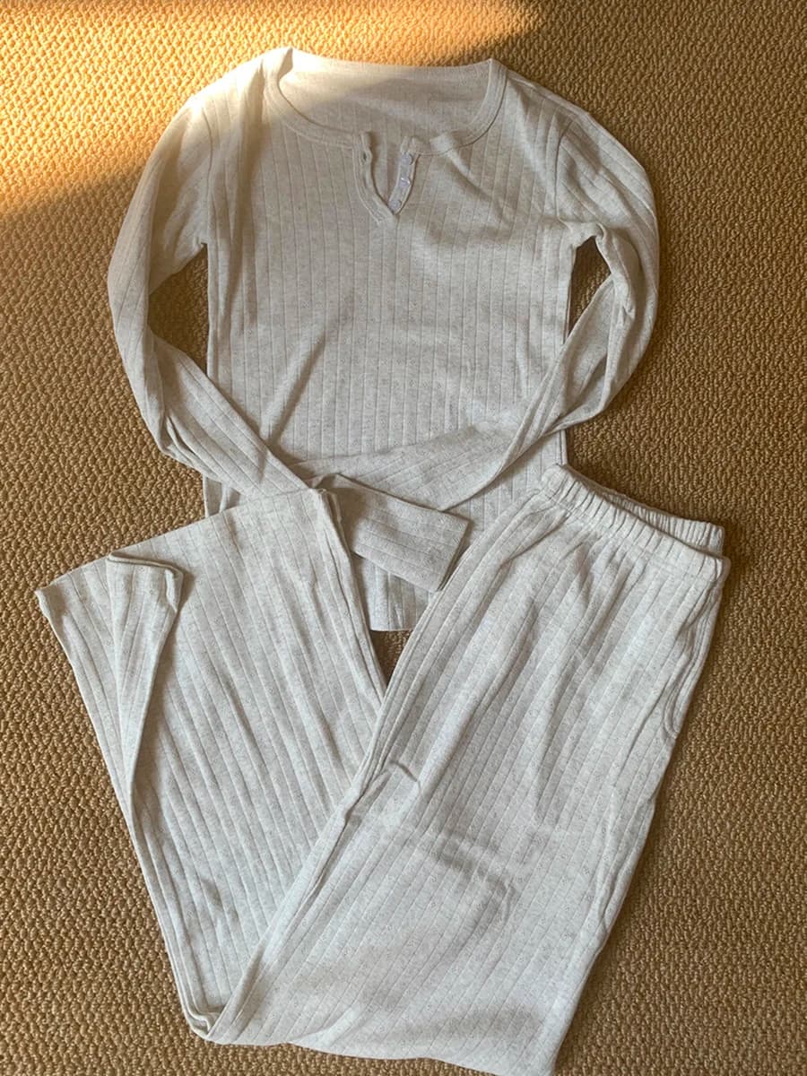 T-shirt con occhielli grigio chiaro Pantalone pigiama Set T-shirt a maniche lunghe con bottoni da donna + Pantaloni dritti in vita elastica Set da 2 pezzi per la casa in cotone