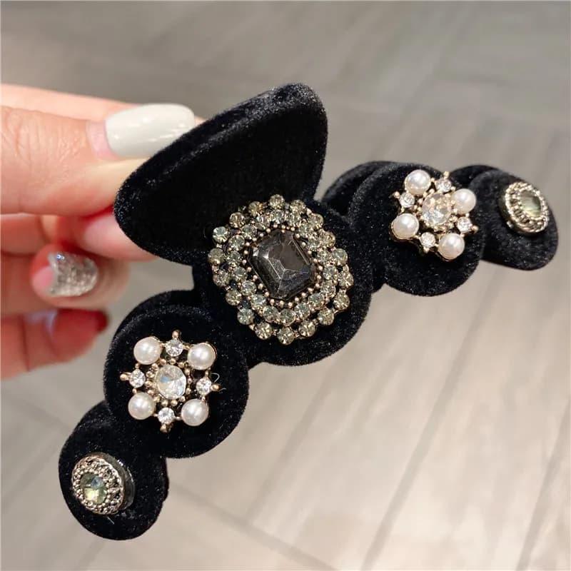 Accessorio per capelli invernale coreano Clip per afferrare medio floccato in velluto nero Forcina per capelli con squalo impreziosita da strass di lusso per le donne