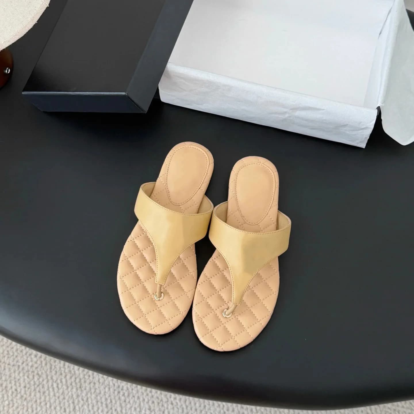2026 Spring/Summer New Arrival Genuine Leather Fashion Flat Thong Sandals