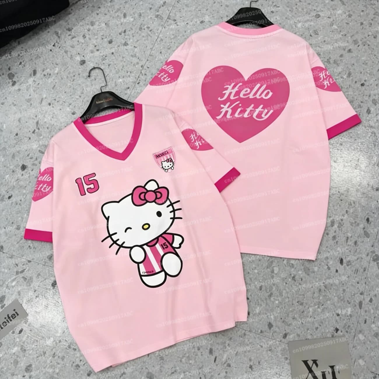 Maglietta da uomo estiva Maglietta Hellokitty a maniche corte con scollo a V Maglietta da uomo allentata y2k Street Wear Abbigliamento sportivo casual Top T-shirt da donna