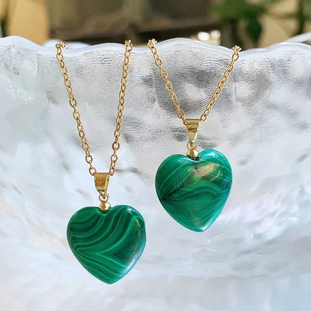 Collana con ciondolo in vera pietra di Malachite naturale guarigione collana girocollo da donna con ciondolo a pendolo a forma di cuore in pietra verde