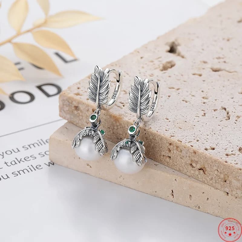 Orecchini pendenti in argento sterling S925 per le donne Retro modello a foglia intarsiato perla nappa orecchio goccia moda gioielli vintage all'ingrosso