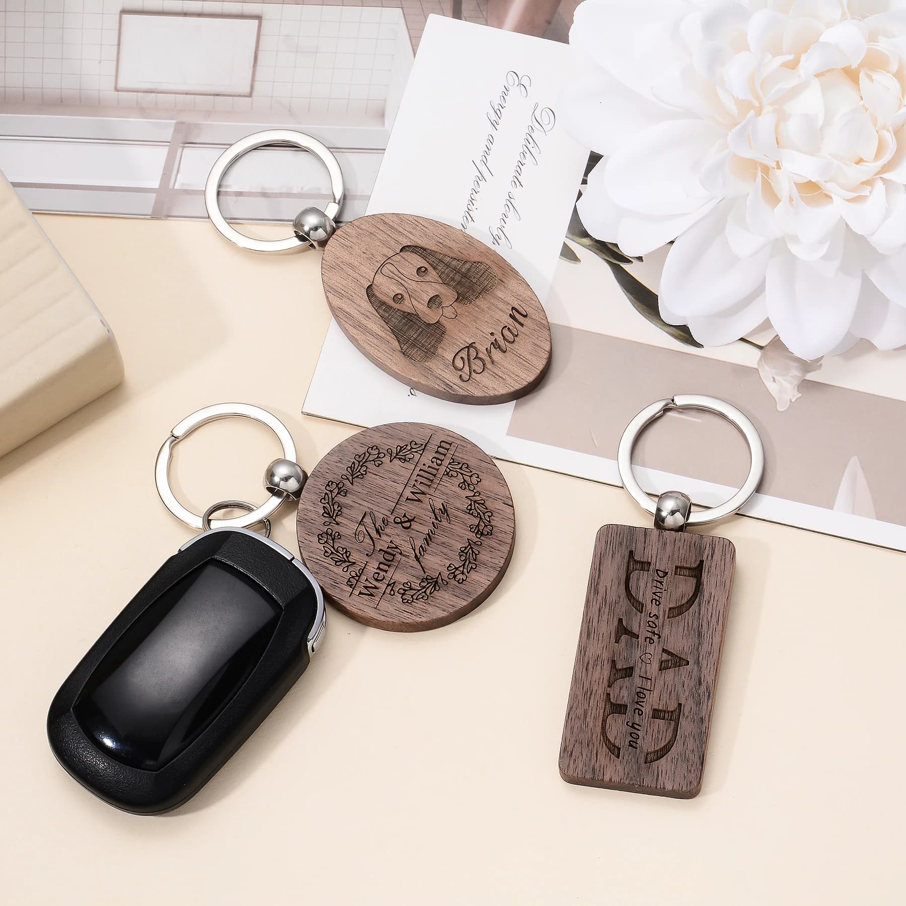 Portachiavi personalizzato in legno di noce con incisione laser, portachiavi con testo LOGO per regalo di nozze in famiglia
