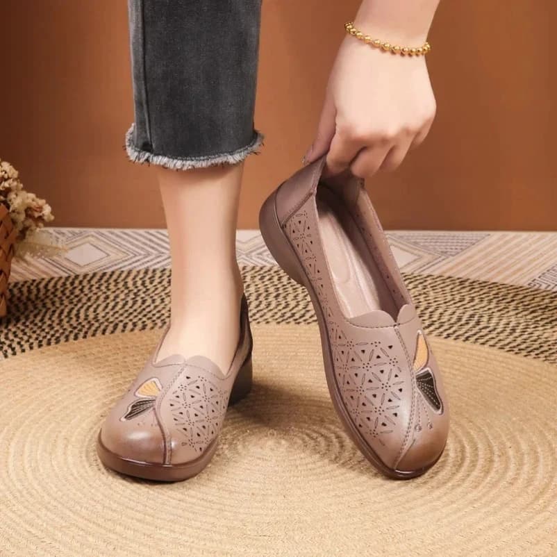 2025 Scarpe da barca con suola morbida mocassino cavo a farfalla da donna comode scarpe da guida slip on mocassini da donna ballerine in ecopelle