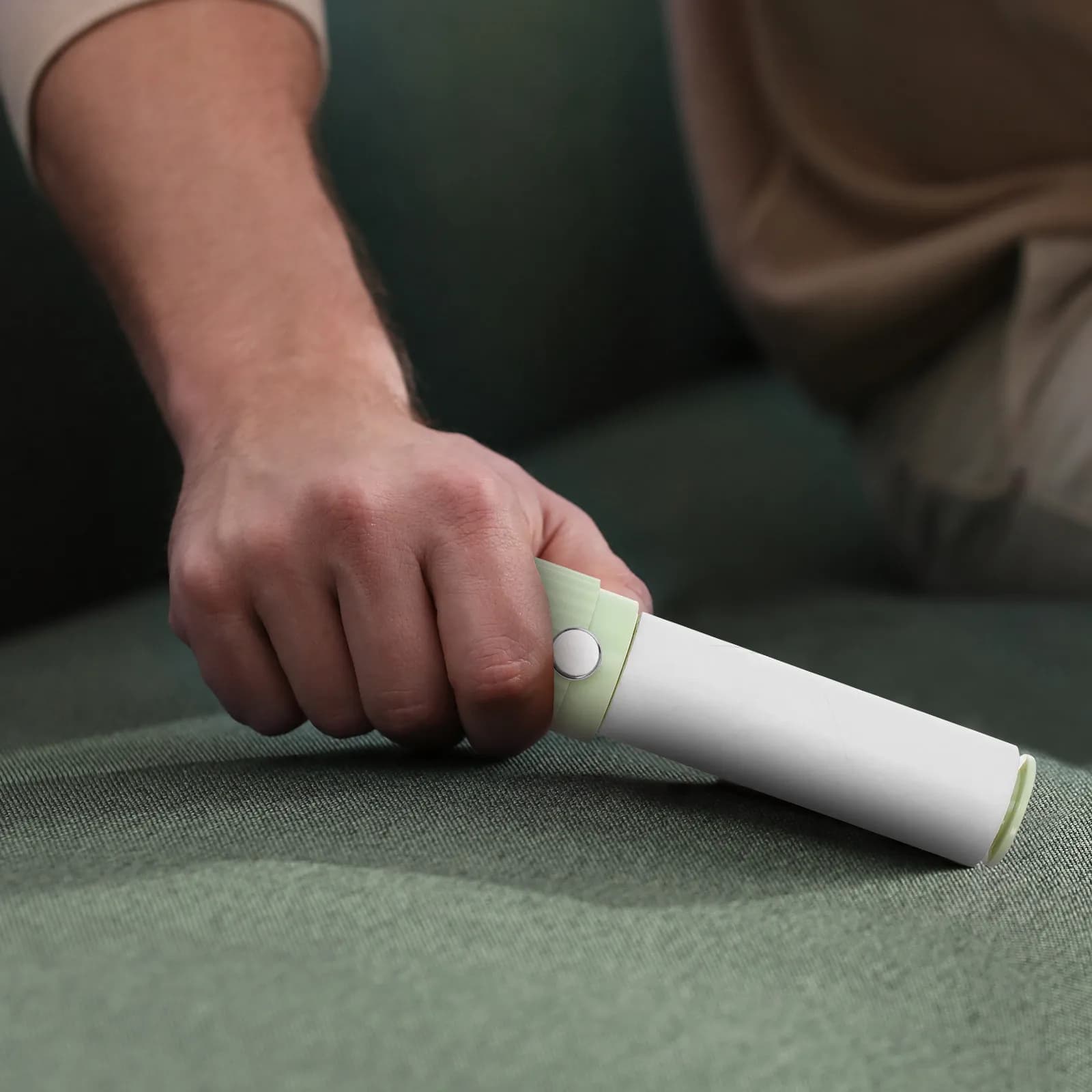 1Set Portable Lint Roller Sticky Mini Pet Hair Remover Travel Lint Roller for Clothes Furniture Cleaning Pet Hair Remover