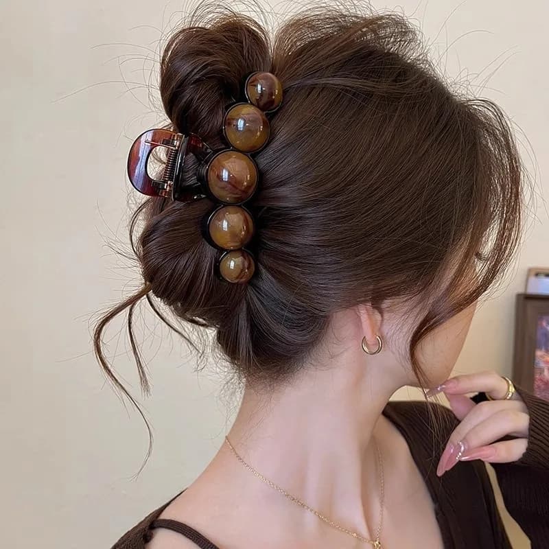 1 piece of acrylic hair clip with pearls, large, simple and elegant, suitable for parties, commuting, matching outfits, hair accessories.