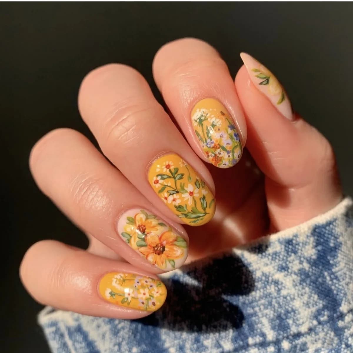 24pcs Press on Nails Finished Sweet Flower Design Full Cover Nail Tips Spring Summer Short Oval False Nail Art Acrylic Fake Nail