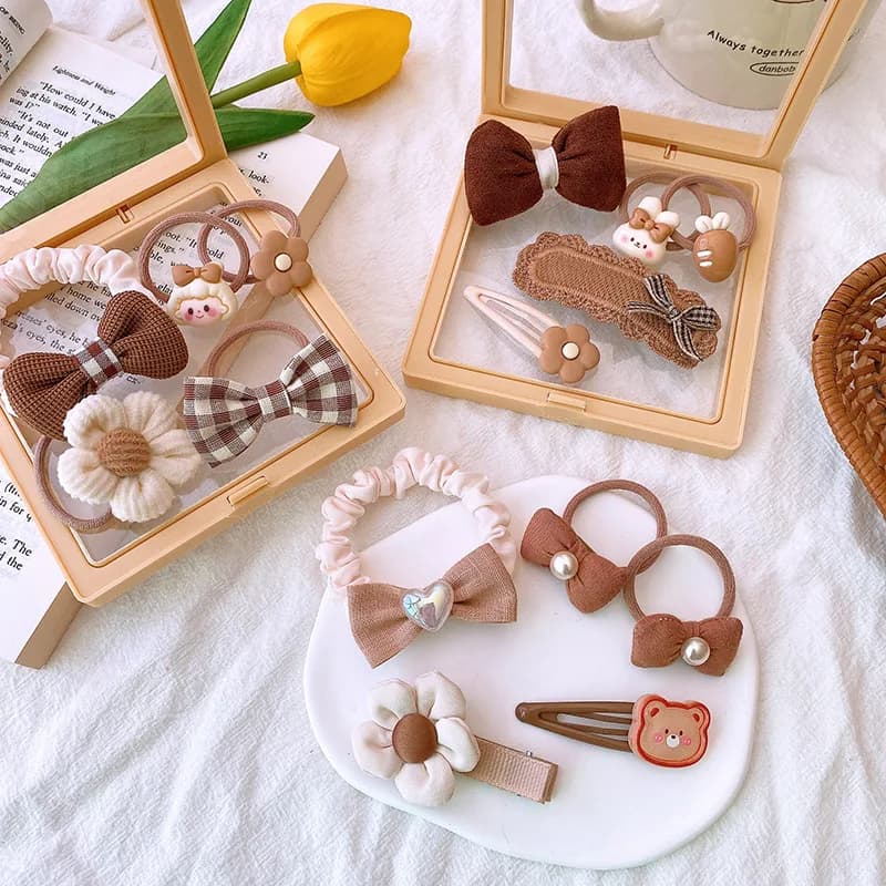 Set di 5 Accessori per Capelli Marrone Latte, Mollette in Tessuto e Elastici per Ragazze, Bambine e Adolescenti, Fermagli Versatili e Portacoda