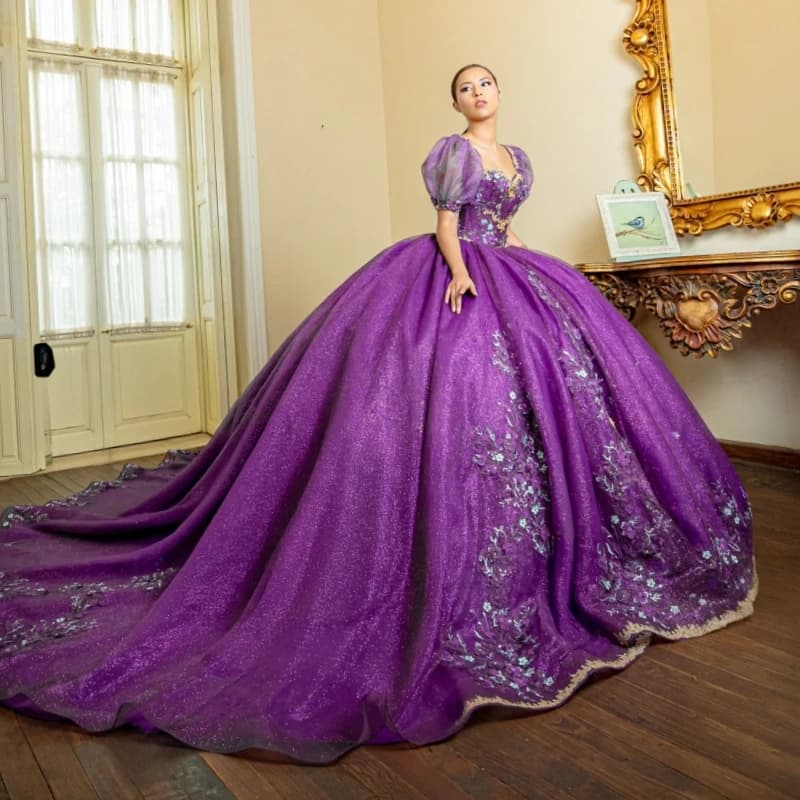 Abiti Quinceanera viola lucido Abito da ballo con spalle scoperte Applique in pizzo con perline Tull Sweet 16 Dress Abiti 15 De Anos
