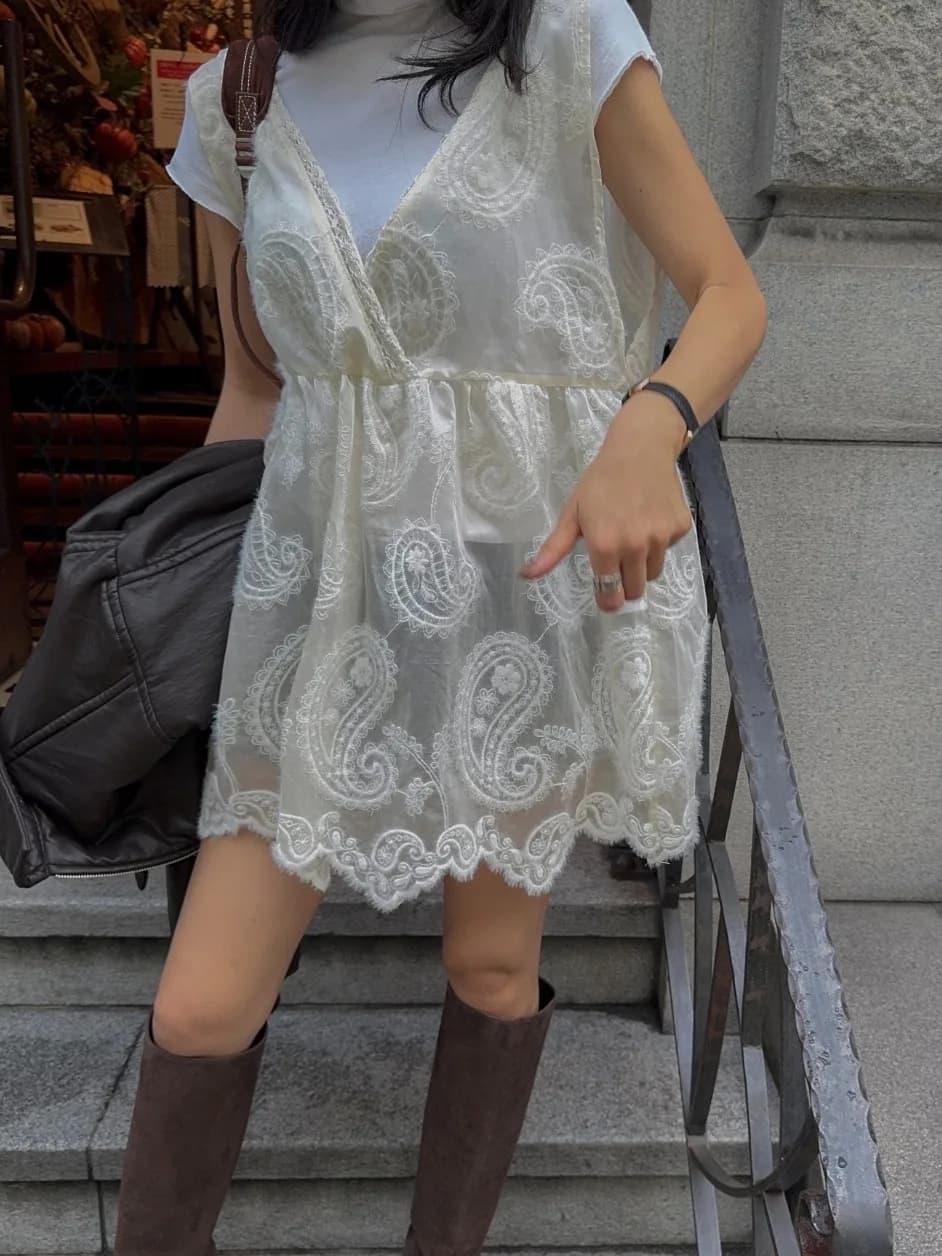 Elegante Abito Gilet con Ricami in Pizzo, Nuovo Stile Primaverile per Donne, Versatile e Combinabile, Gonna Corta in Fibra di Poliestere, Stile Casual