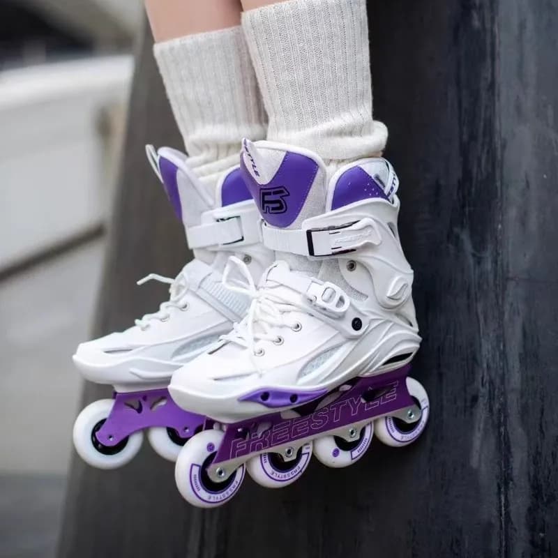 Pattini a rotelle per adulti Fantasia piatta a fila singola per uomini e donne Scarpe da strada con spazzola a 4 ruote Pattini a rotelle
