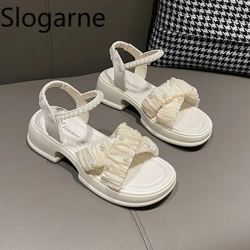 Sandali Estivi Coreani alla Moda da Donna 2026 Nuovi con Perle e Fascia Elastica, Suola Morbida, Zeppa 5cm, Ciabatte in Seta per Ragazze
