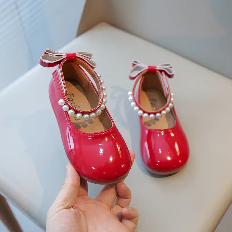 Nuove Scarpe Mocassino per Bambine 2026, Punta Tonda, Graziose Mary Jane alla Moda per Feste e Matrimoni, in PU con Perle e Fiocco Posteriore, Antiscivolo