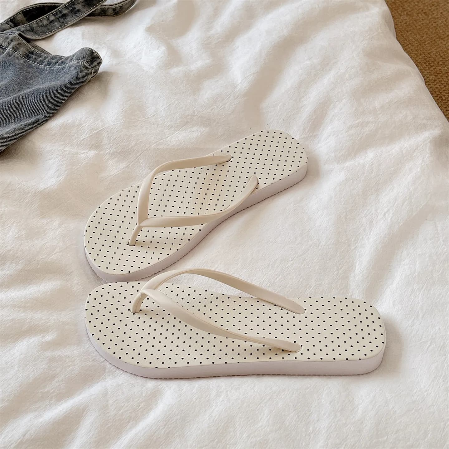 Cute Polka Dot Women's Flip Flops Lightweight Non-slip Flat Sandals Casual Summer Beach Slippers for Indoor & Outdoor Wear