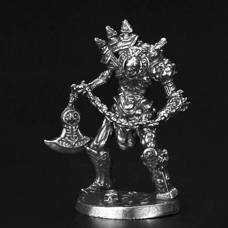 Miniatura di Guerriero Demone in Metallo, Pezzo di Scacchi Fatto a Mano per Giochi da Tavolo, Ornamento Gotico da Scrivania, Regalo da Collezione