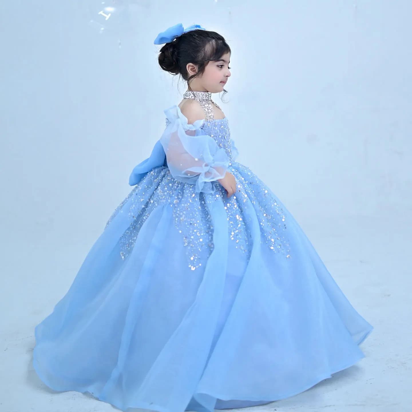 Abito da ragazza di fiore con perline di cristallo blu di lusso, applique formale con paillettes a maniche lunghe per abiti da ballo da sera per feste di compleanno