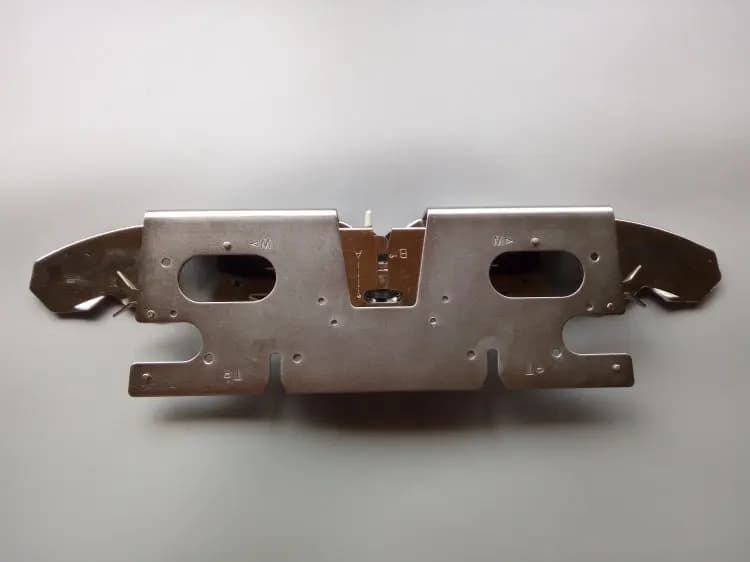 Accessori per Macchina da Maglieria Domestica Brother: Piastra di Inserimento e Porta Spazzole per Modello KH260