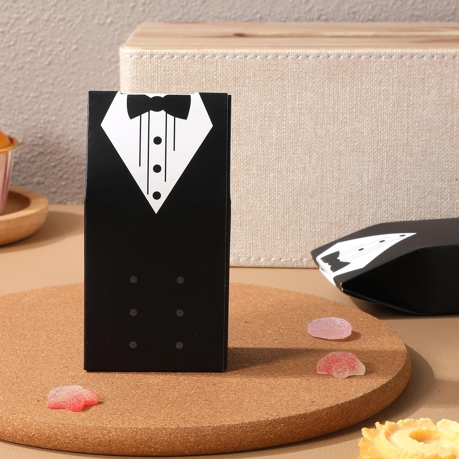 50 pezzi scatole di caramelle per smoking a doppio bottone imballaggio di dolci scatola regalo pieghevole contenitori per cioclolate sacchetti regalo per abiti da sposa