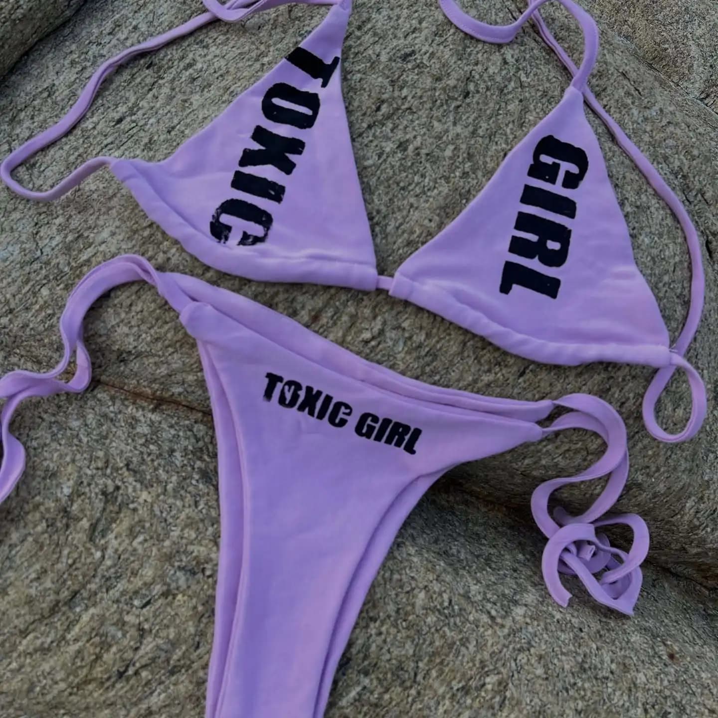 Costume da bagno bikini con stampa di lettere viola, stile Spice Girl, con strass a croce, creativo, europeo-americano, di tendenza, per feste, alla moda, con bretelle