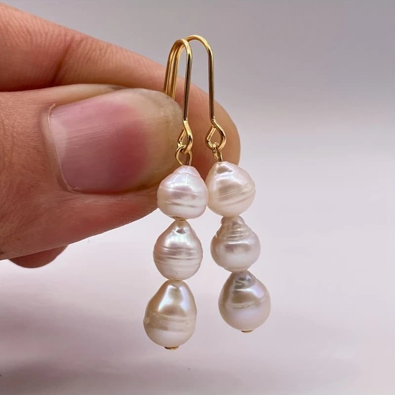 Orecchini a polsino color oro abbinati a orecchini pendenti con perle finte per l'uso quotidiano da donna, per feste e vacanze, ideali come regalo.