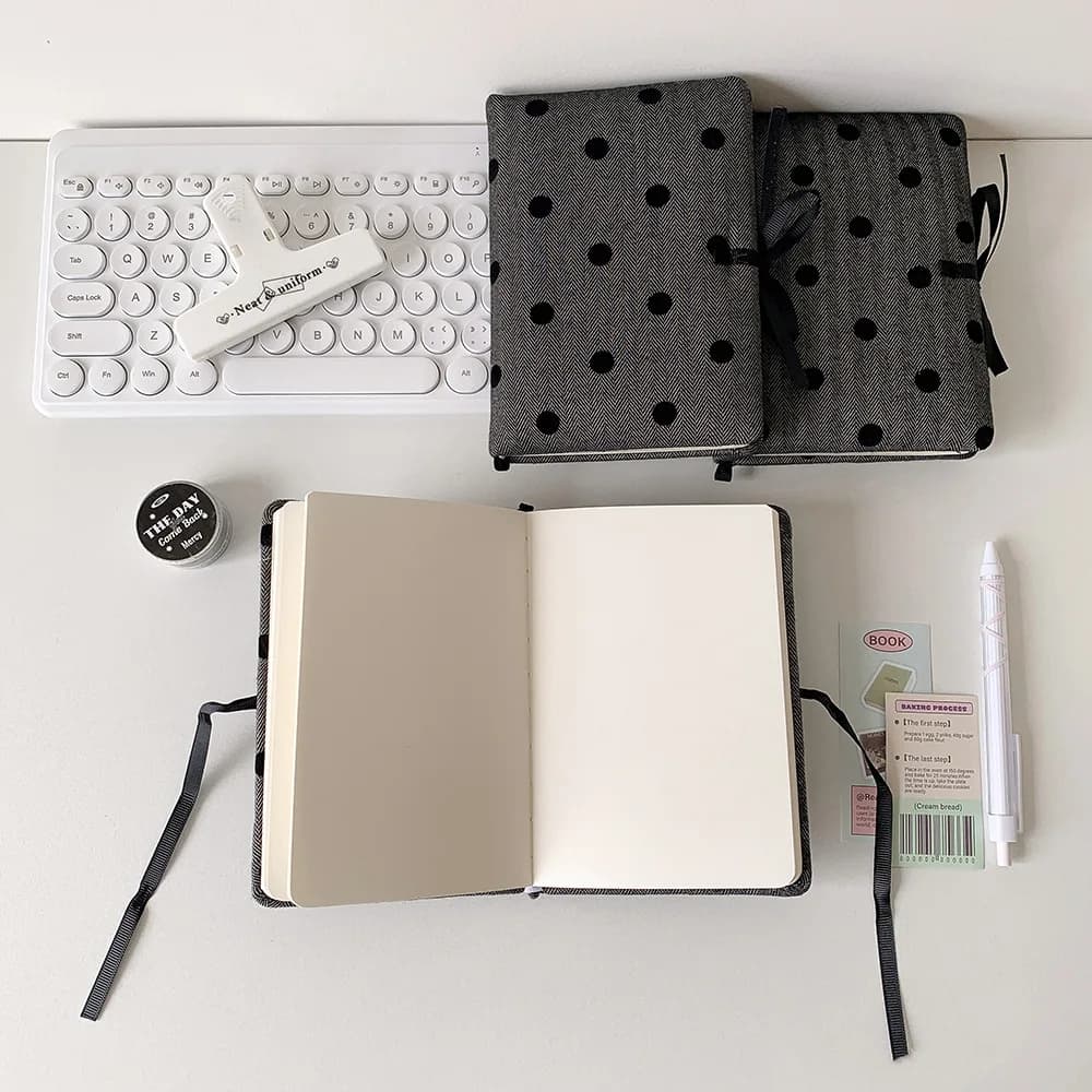 Agenda Tascabile A6, Fogli per Appunti, Mini Blocchi Note, Quaderno con Copertina a Pois Grigia e Cinghie in Tessuto, Stile Principessa