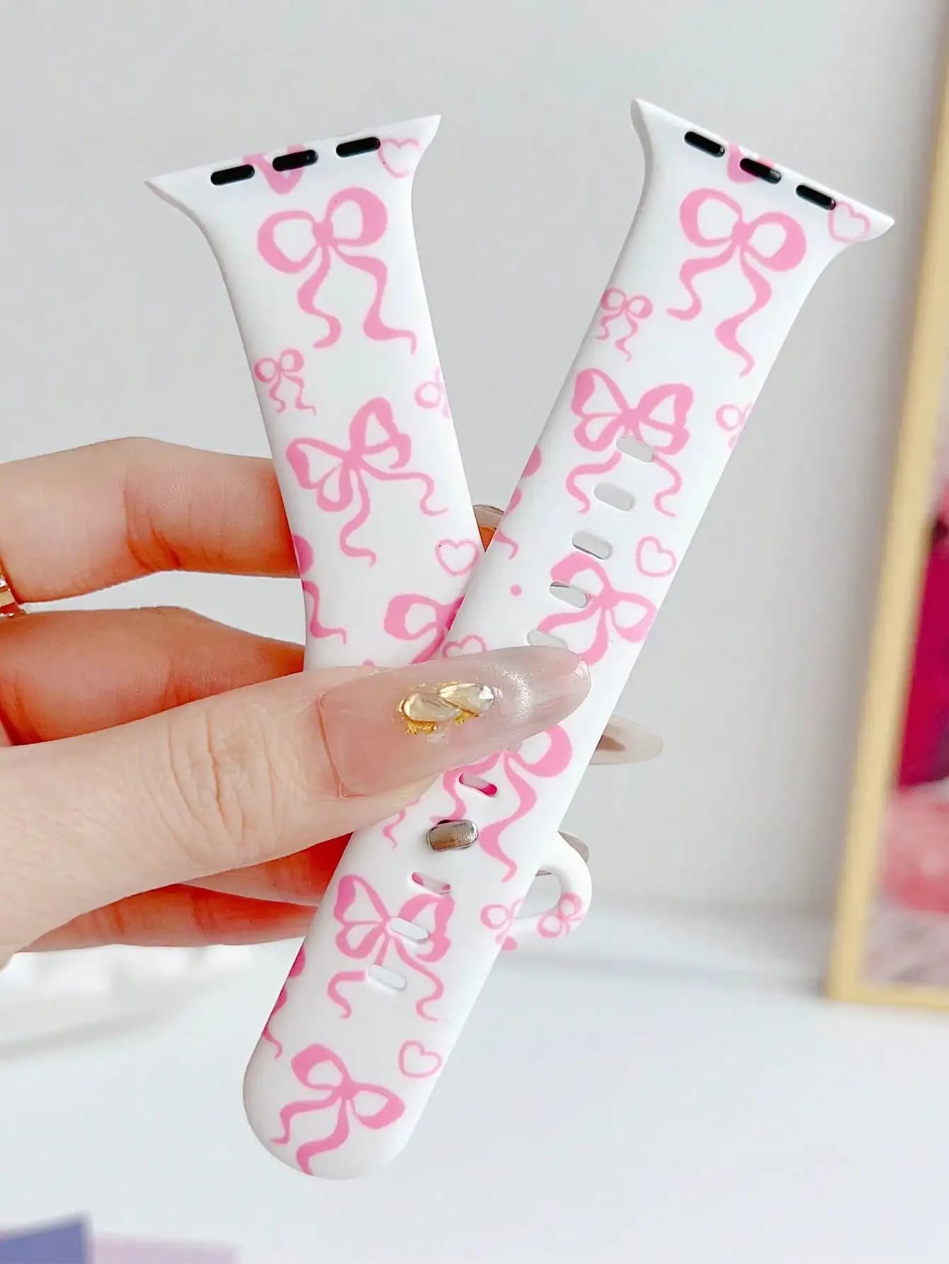 1pc Fashion Simple Girly Heart Bowknot Print Silicone Watch Band Compatible With Apple Watch Band 38mm 40mm 41mm 42mm 4mm 45mm 49mm (S10 42 )Mm (S10 46)Mm Women, Comfortable Soft Replaceable Compatible With Iwatch Series 11 Ultra3 Ultra 2 SE3 S10 SE2 9 8