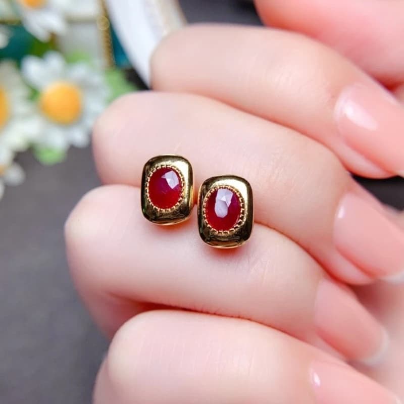 Semplici orecchini in argento 925 con rubino per donna da ufficio Orecchini con rubino birmano da 4 mm * 6 mm con 3 strati placcati in oro 18 carati