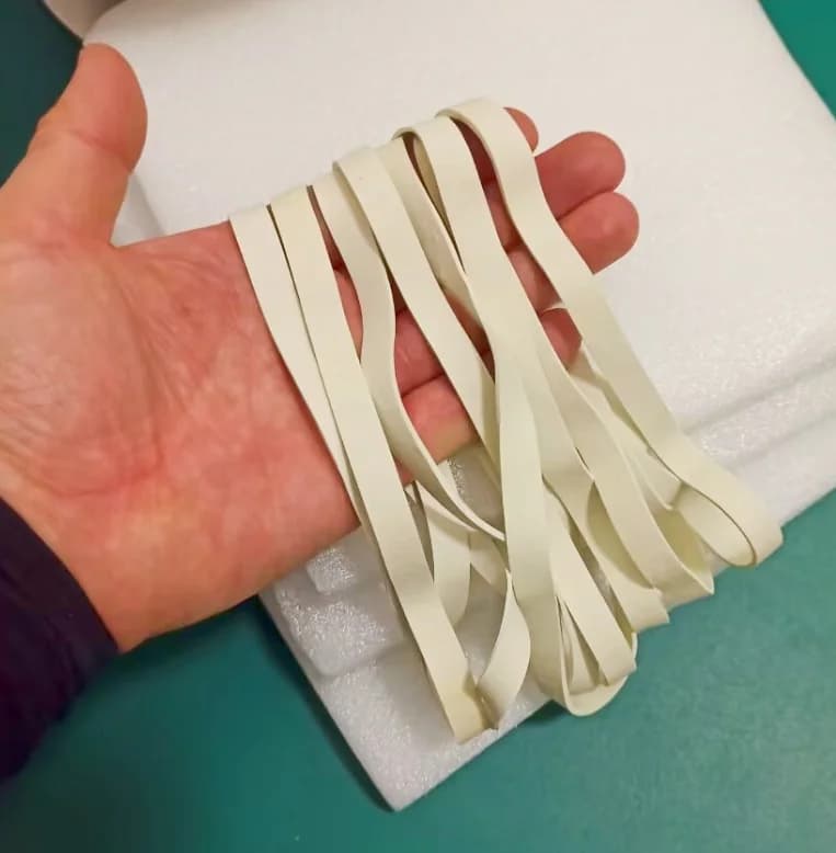 Elastici in gomma bianchi, lunghi 18 cm, larghi 1 cm, per cartelle da ufficio e scuola.