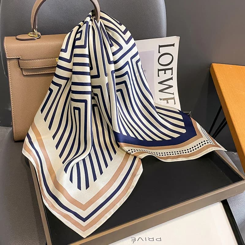 Marchio di lusso Fazzoletto da collo Primavera Quadrato 100% Sciarpa di seta pura Scialle da donna Cravatta da donna Avvolgere il polso Nastro per capelli Fascia Bandana