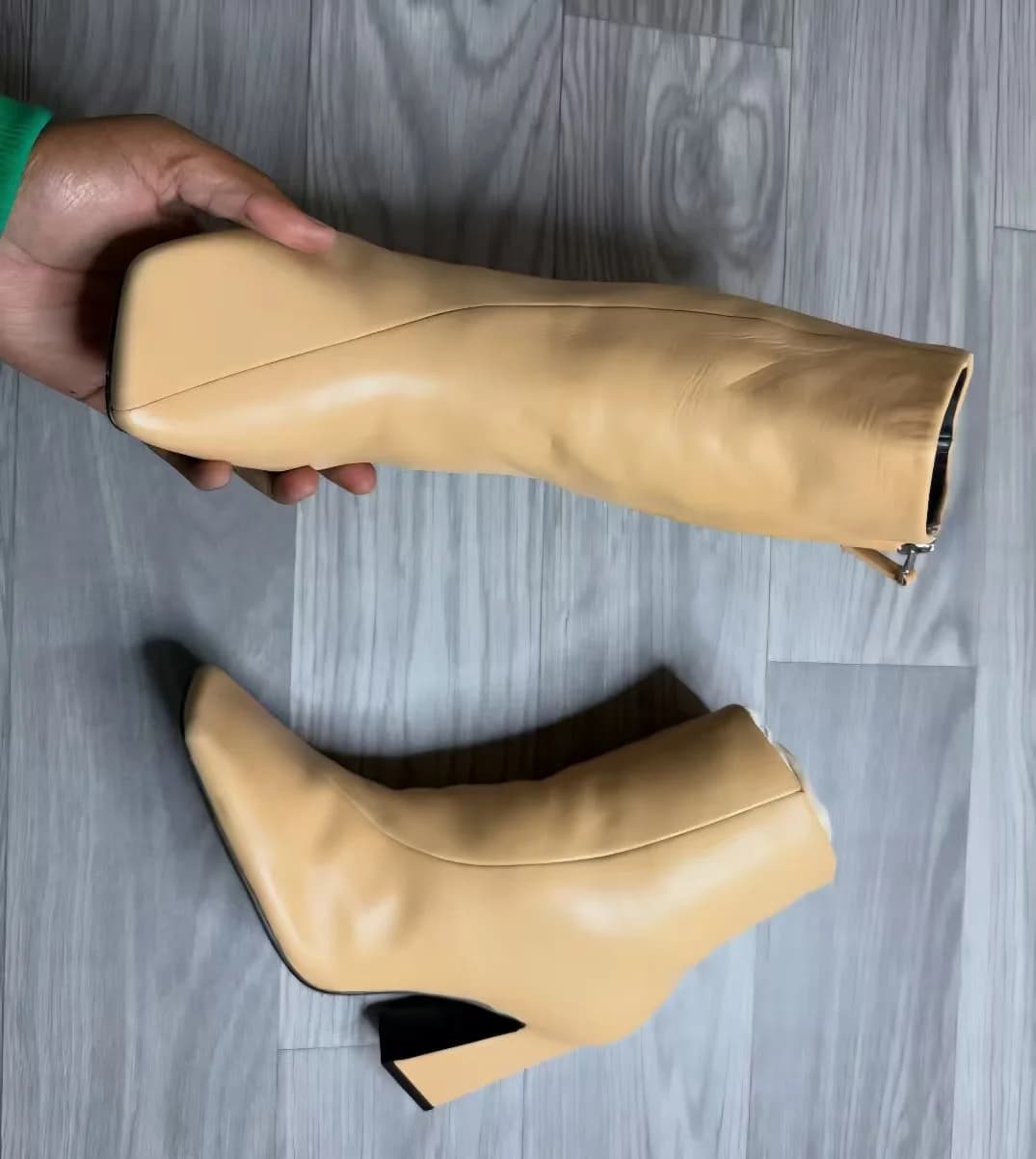 Stivaletti da Donna in Pelle Kaki Stile Minimalista con Punta Quadrata e Tacco Grosso, Design con Zip Laterale, Stivali alla Moda con Tacco Alto