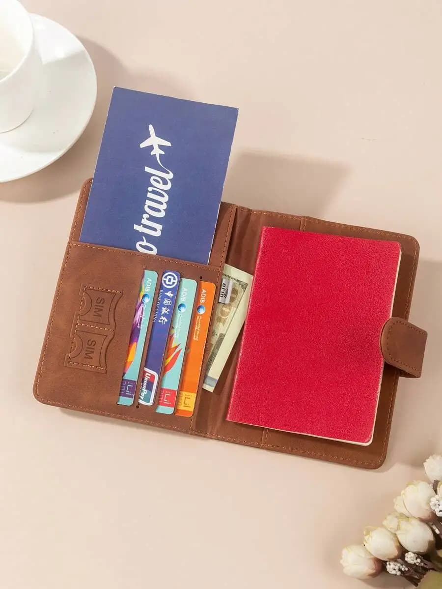 1 custodia per passaporto da viaggio in materiale PU con finitura opaca, mappa del mondo e stampa di lettere, design fisso, porta passaporto.