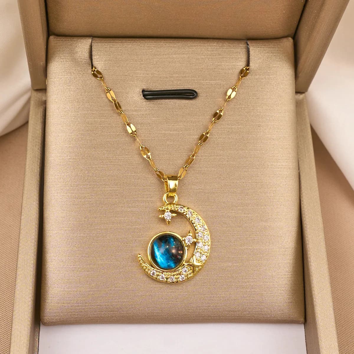 Star Moon Starry Sky Light Luxury Temperament Gorgeous Full Diamond Necklace Women's Versatile Clavicle Chain Jewelry