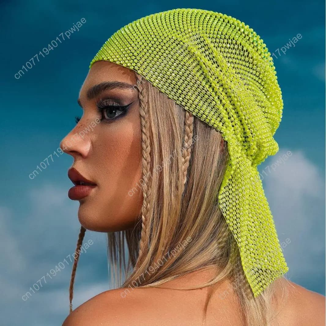 Berretto a rete con strass — Copricapo elasticizzato ed elegante per donna — Accessorio trendy da spiaggia